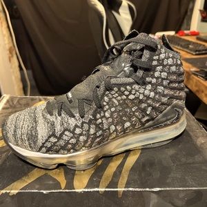 Lebron XVII basketball shoes, size 8, men’s